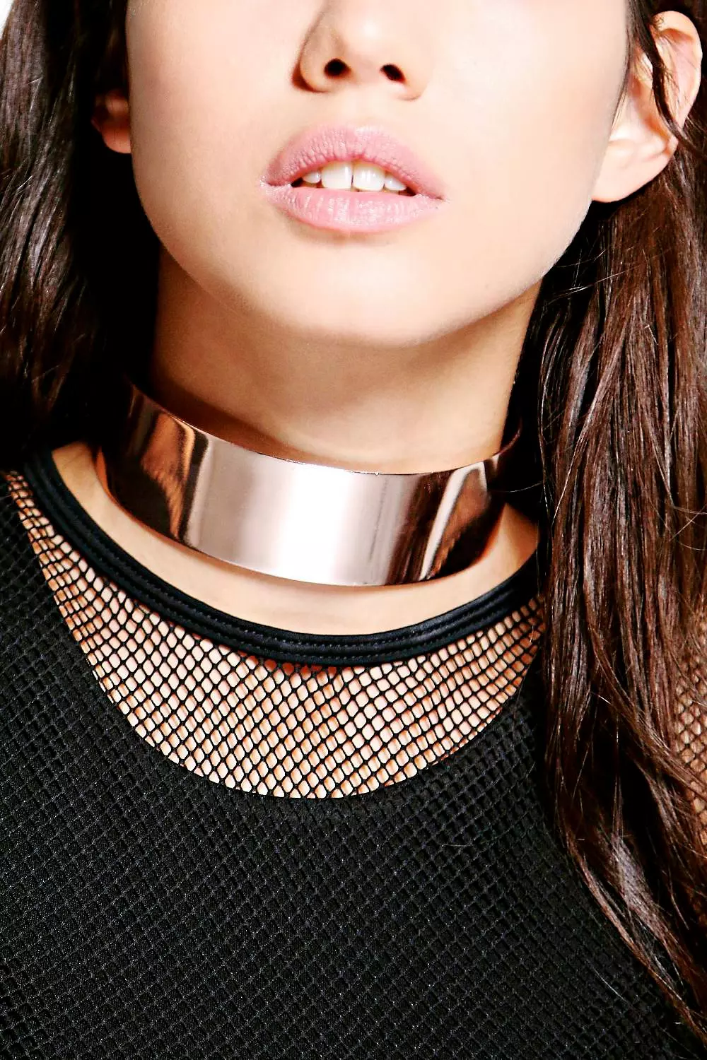 Metal shop neck choker